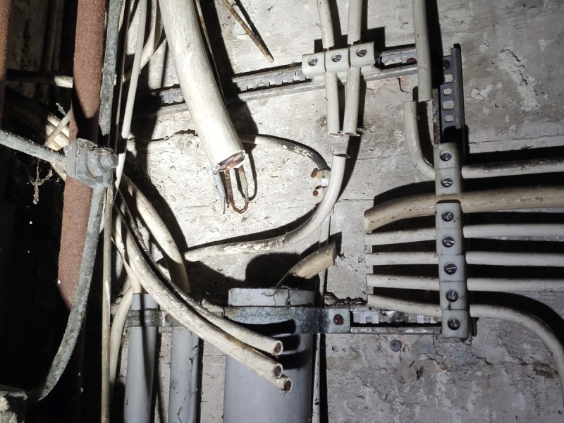 File:CaP05-Location 1-Wiring-Stubs-02.jpg